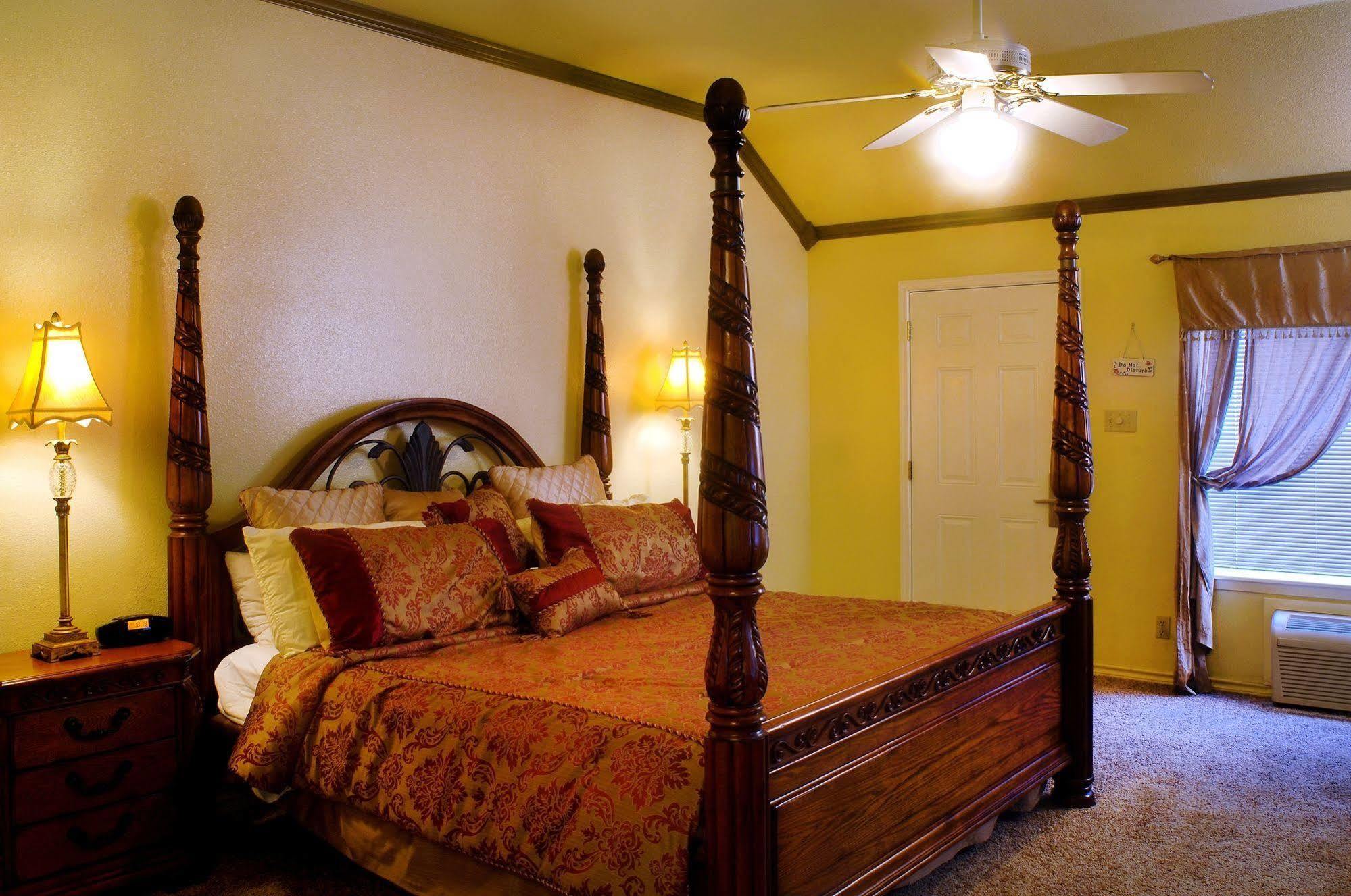 Inn On Barons Creek Fredericksburg Habitación foto